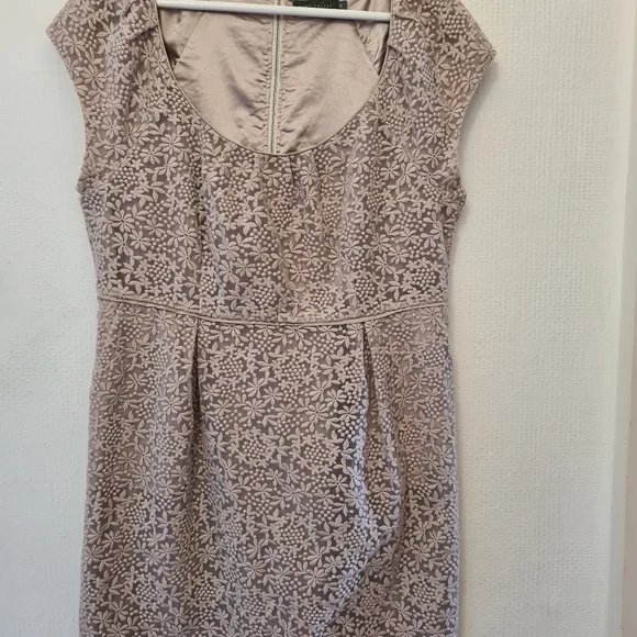 Mint Velvet taupe floral pencil dress size 16 sleeveless pockets - Picture 3 of 9